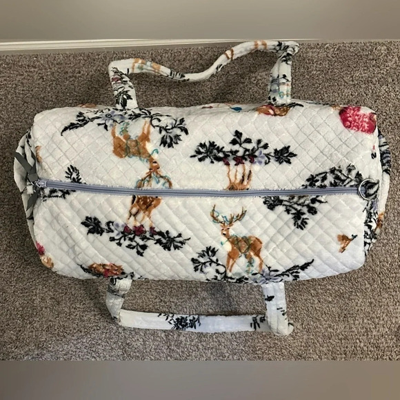 NWOT Vera Bradley Large Duffle Bag in Winter Fleece - Picture 4 of 8